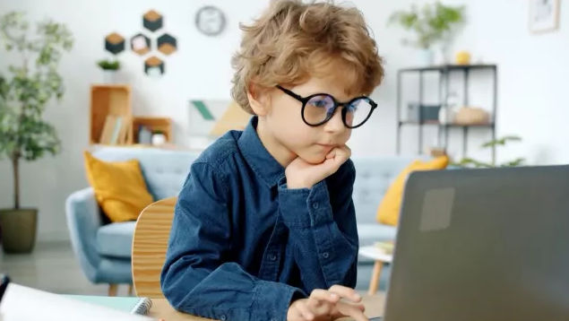 Cifre îngrijorătoare: Tot mai multe pericole pe Internet pentru copii