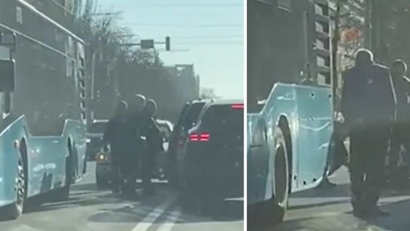 Accident în Capitală: Un BMW a avariat un autobuz de rută și o mașină