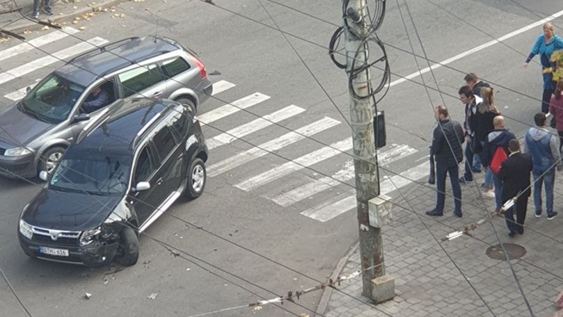 Femeie din Chișinău, lovită pe trotuar de o mașină accidentată