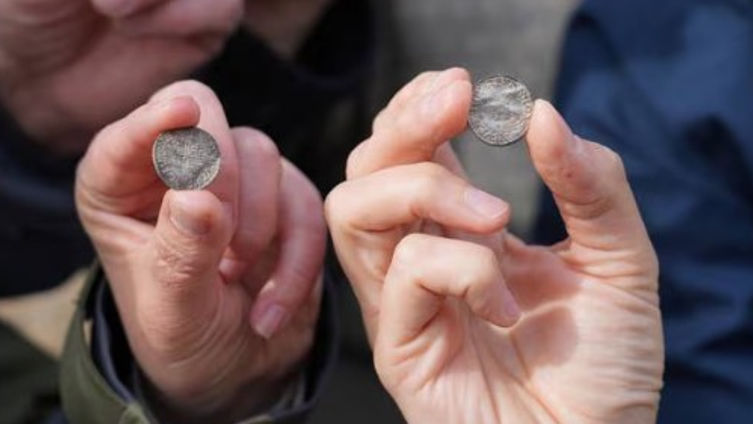 В Норвегии случайно нашли рекордную коллекцию монет эпохи викингов.