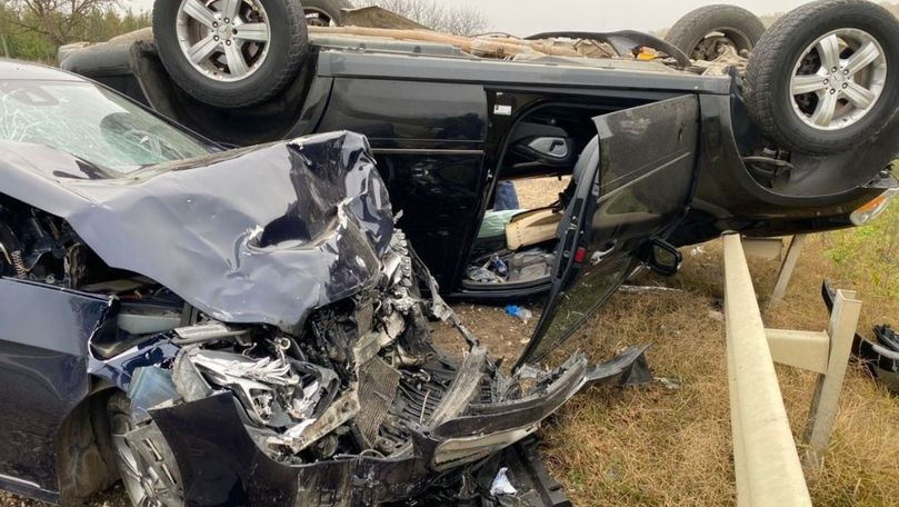 Accident la Orhei: Două Mercedesuri, făcute zob. 3 răniți, la spital