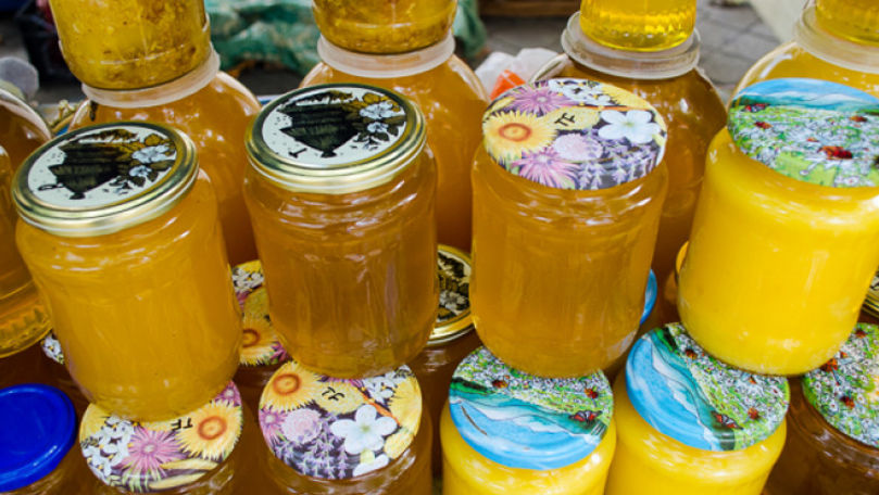 Mierea de albine, mai scumpă în acest an. Prețul pentru 1 kg