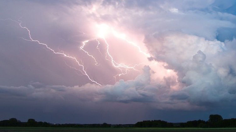 Неделя вновь начинается с дождей и гроз в ряде районов Молдовы.