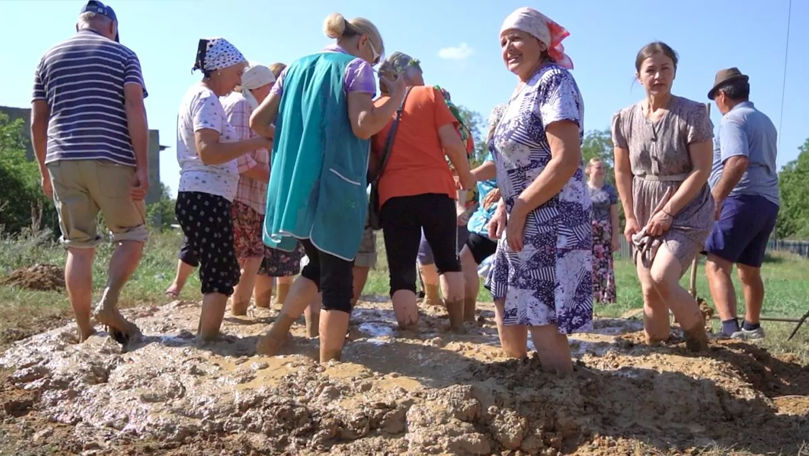 Locuitorii din Sofia s-au adunat la clacă. Vor să construiască un cuptor