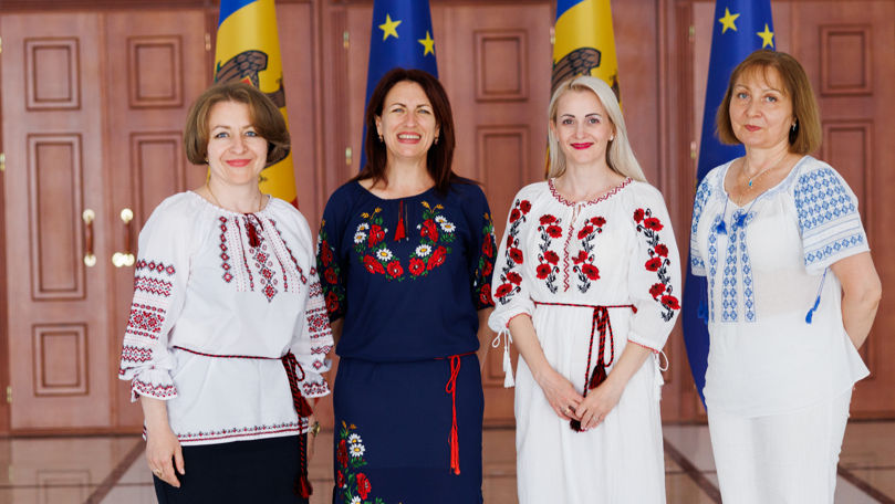 Sandu, de Ziua Portului Popular: Fiecare semn țesut este un simbol