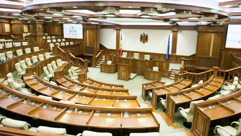 Subiectul atragerii de investiții în Moldova, audiat public la Parlament