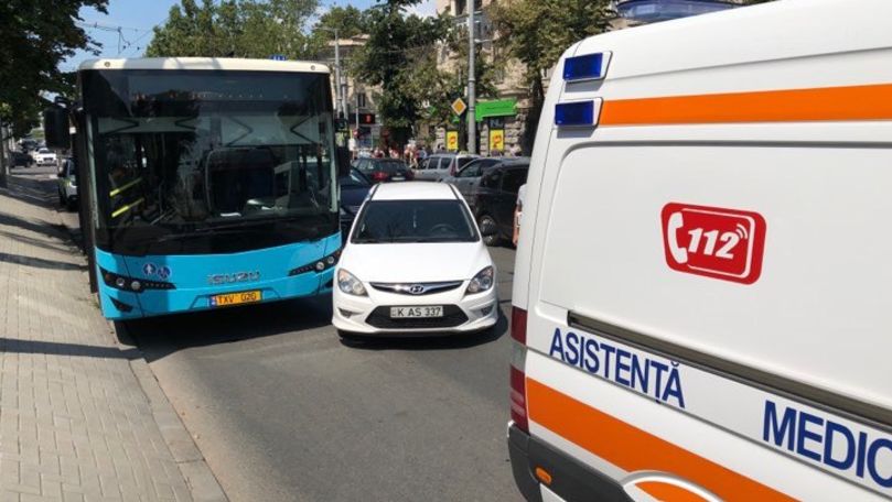 Accident în față la MAI: Autobuz lovit de o mașină. Ce spune poliția