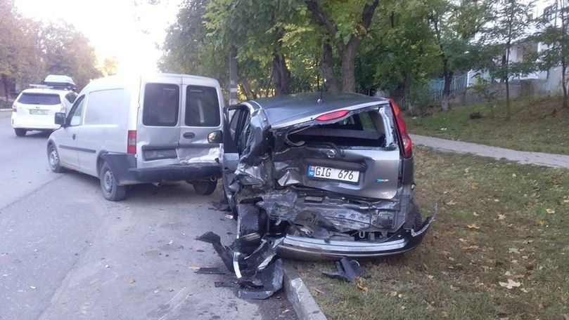 Accident în lanț pe o stradă din Capitală: 4 mașini au fost avariate