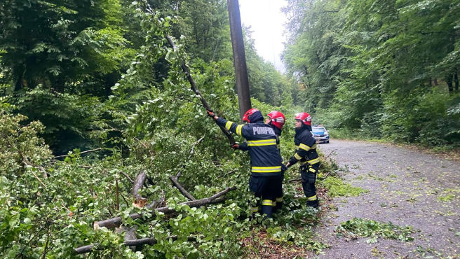 România, lovită de furtuni: Au fost transmise 22 de mesaje Ro-Alert
