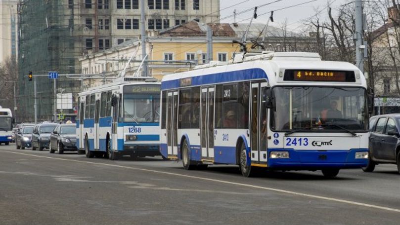 Numărul troleibuzelor şi autobuzelor care circulă în Capitală, redus