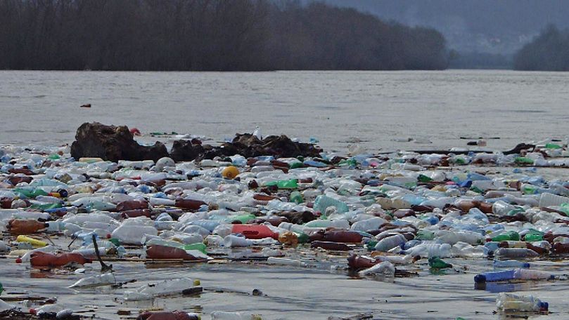 Râu de gunoi, filmat în România după furtuna puternică