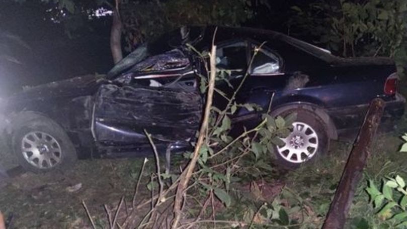 Accident la Botanica: Un BMW a intrat în gard. Șoferul, în reanimare