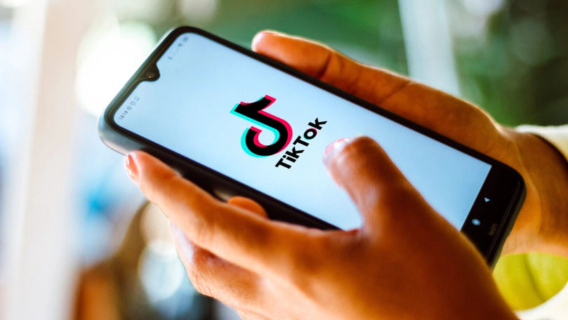 O influenceriţă s-a autoincendiat pe TikTok după ce a pierdut un pariu