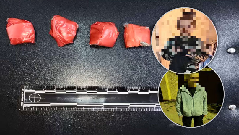 Două tinere, surprinse cum livrau droguri în Chișinău