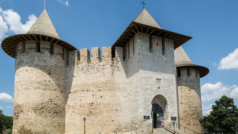 Faleza de la Cetatea Soroca, vandalizată la 7 zile de la inaugurare