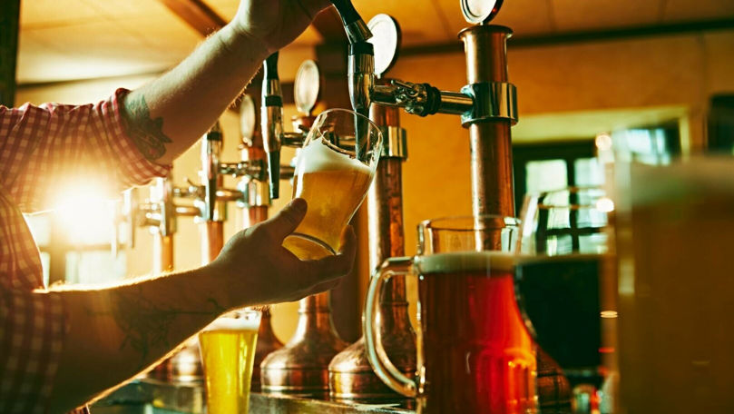 Un bar din Grecia cere 100 de euro pentru o bere. Reacția turiștilor