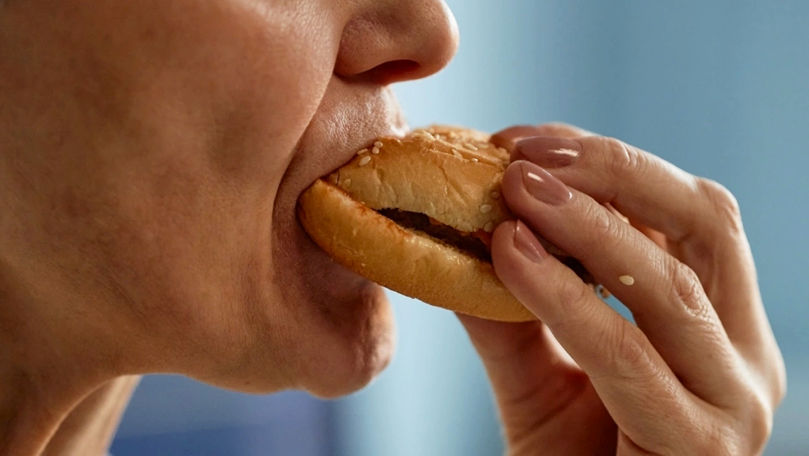 Найден психологический метод снизить влияние стресса на выбор еды.