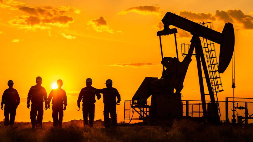 Цены на нефть превысили 106 долларов из-за обострения вокруг Ирана.