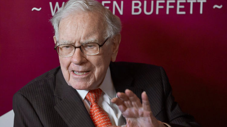 Un licitant anonim a plătit 19 milioane de dolari pentru o cină cu Warren Buffet