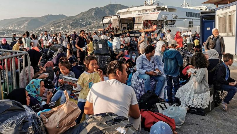 Sute de refugiați din Insula Lesbos au fost transferați la Salonic