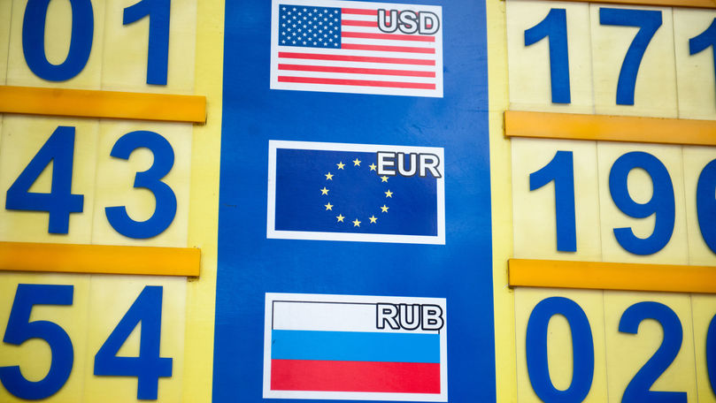 Curs valutar 19 decembrie 2021: Cât valorează un euro și un dolar