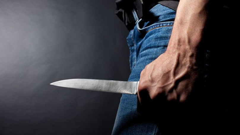 Un tânăr, înjunghiat în transportul public. Agresorul, căutat de Poliție