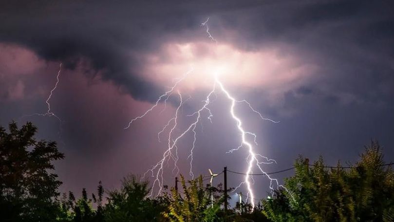 Alertă meteo: Cod galben de furtuni și grindină. Zonele vizate