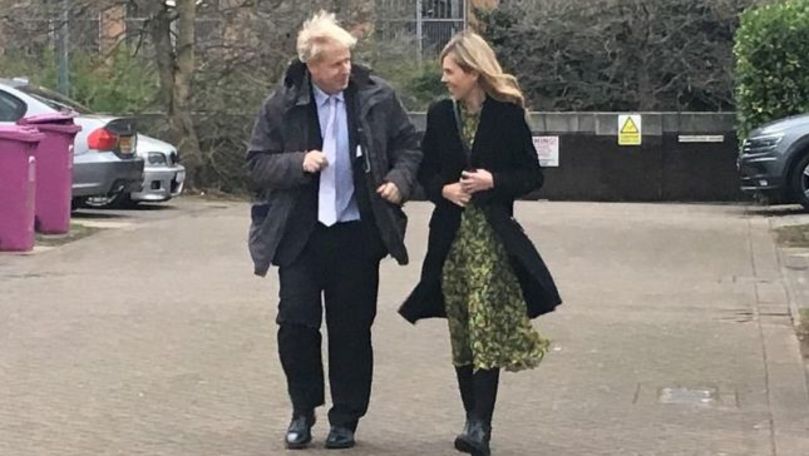 Boris Johnson cu iubita, primul cuplu necăsătorit de la Downing Street