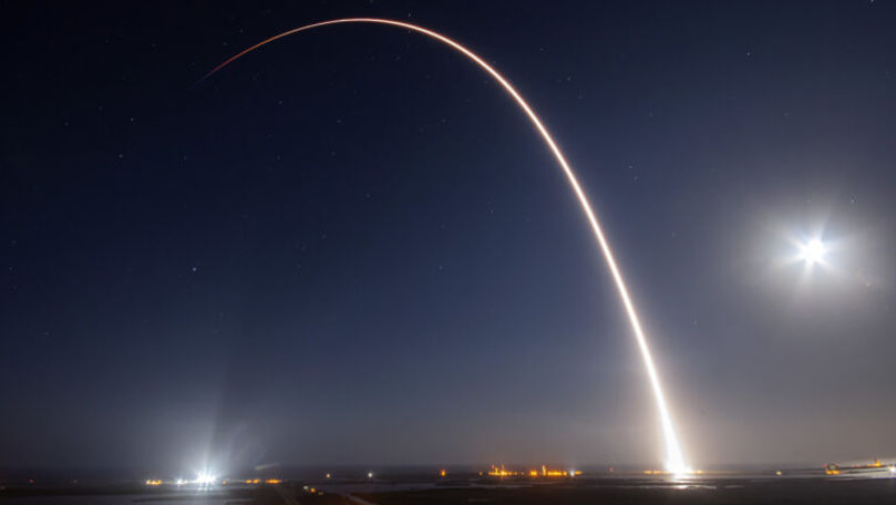 Sateliții lui Elon Musk pot fi văzuți pe cer, dacă privești spre nord