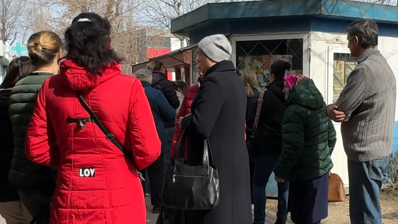 Căușeni: Locuitorii au făcut coadă pentru ridicarea compensațiilor