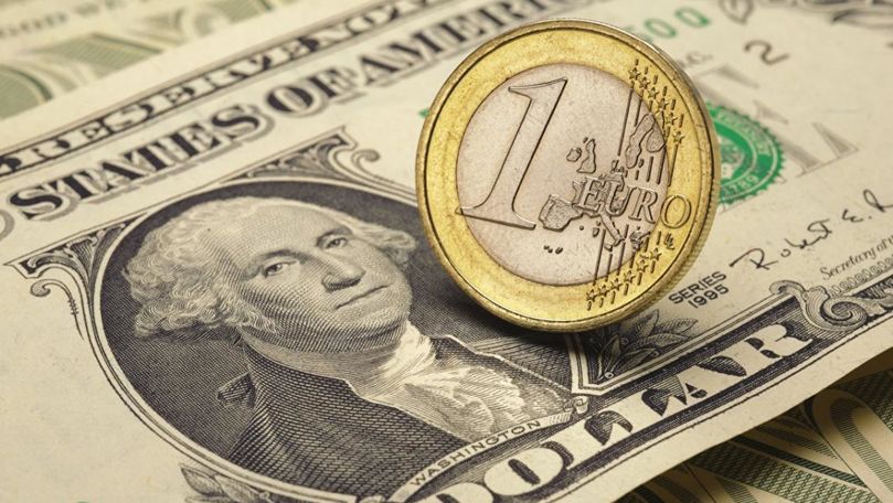 Молдавский лей укрепляется по отношению к евро и доллару.
