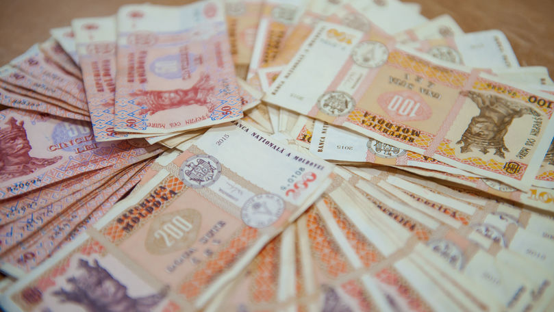 Экономические агенты и население продолжают хранить сбережения в леях.
