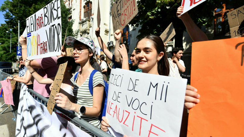 Studenții din România protestează. Reproșuri la adresa lui Bolojan