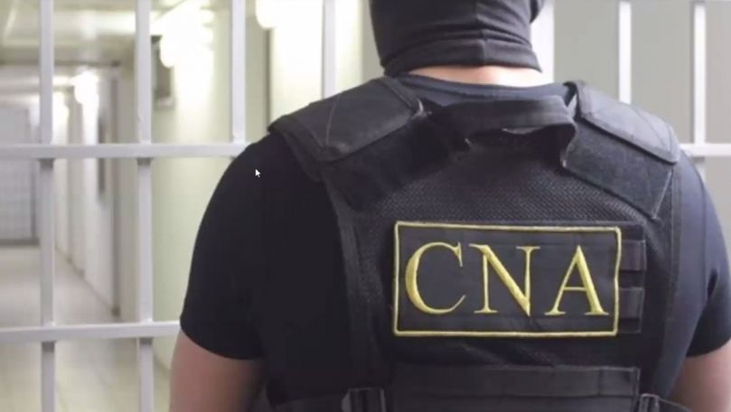 Promisiune de 400 de euro: 2 polițiști de la sud au fost reținuți de CNA
