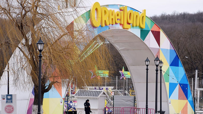 Parcul de distracții OrheiLand se închide.