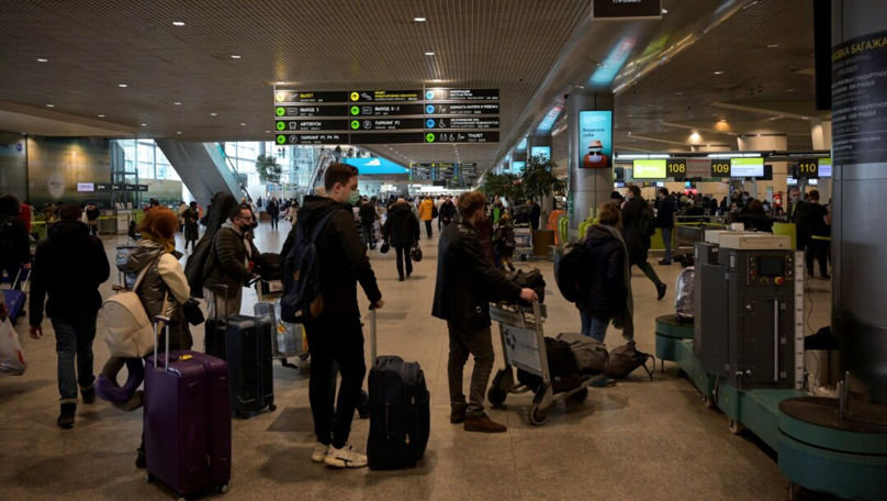 Fals: Duminică la Aeroport, o mulțime de oameni fug din țară