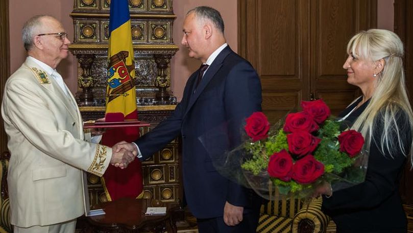 Igor Dodon l-a decorat pe Ambasadorul Rusiei cu Ordinul de Onoare