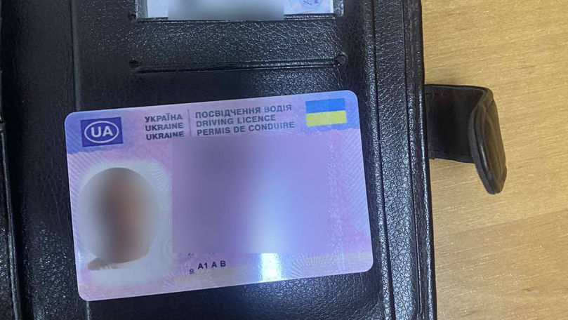Moldovean și ucrainean, prinși cu permise de conducere cumpărate