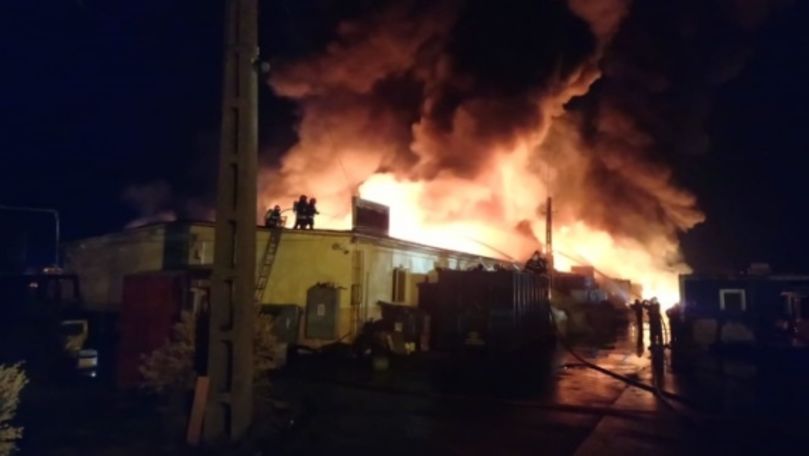 Incendiu uriaș în Sibiu: Avioanele care treceau prin zonă, alertate