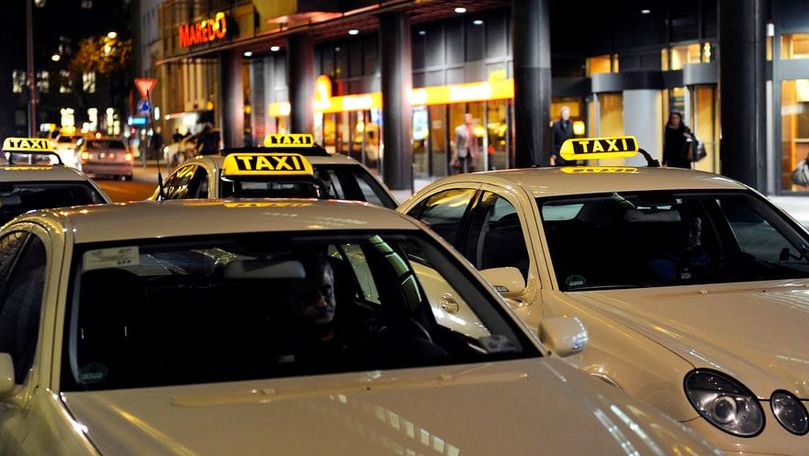 В Германии из-за пандемии могут потерять работу 80 тысяч водителей такси.