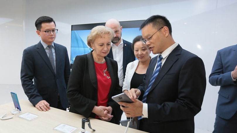 Greceanîi a vizitat Centrul expozițional al companiei Huawei din Beijing