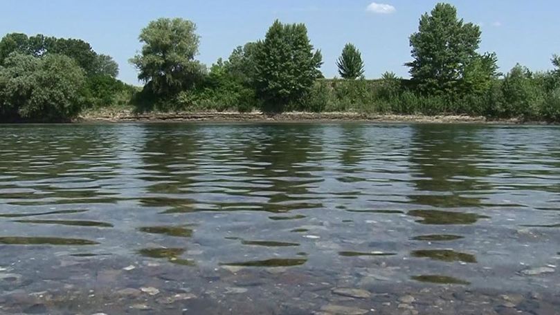 Trei fete de 11, 12 și 15 ani s-au înecat în râul Nistru