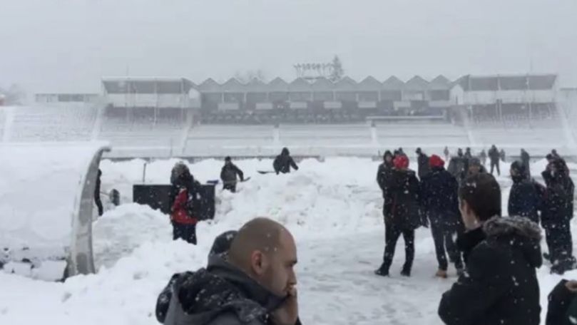 Au venit în România să joace rugby, dar au deszăpezit aeroportul