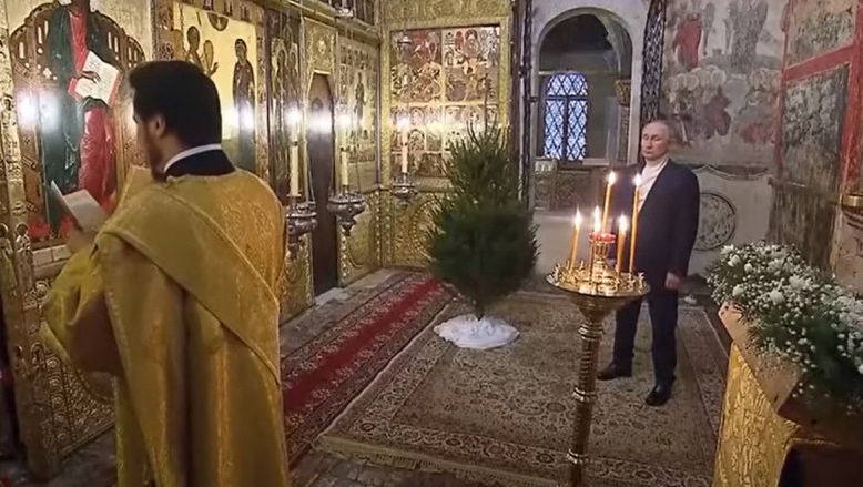 Putin a participat singur la slujba de Crăciun pe rit vechi, la Kremlin