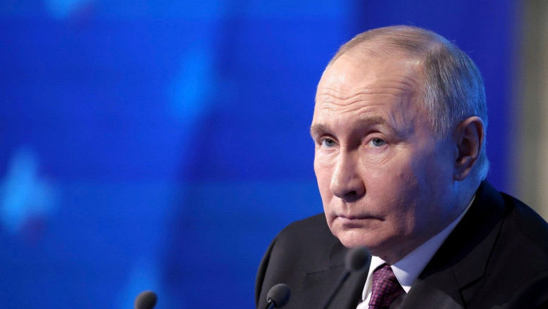Jurământului lui Putin la primul său mandat: Să dezvolt democrația