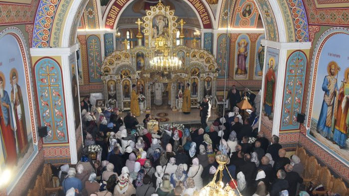 Bătaie în curtea unei biserici din Cernăuți: Enoriaşii, agresaţi