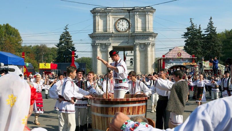 Un șir de recorduri, la Ziua Vinului: 120.000 de sticle, consumate