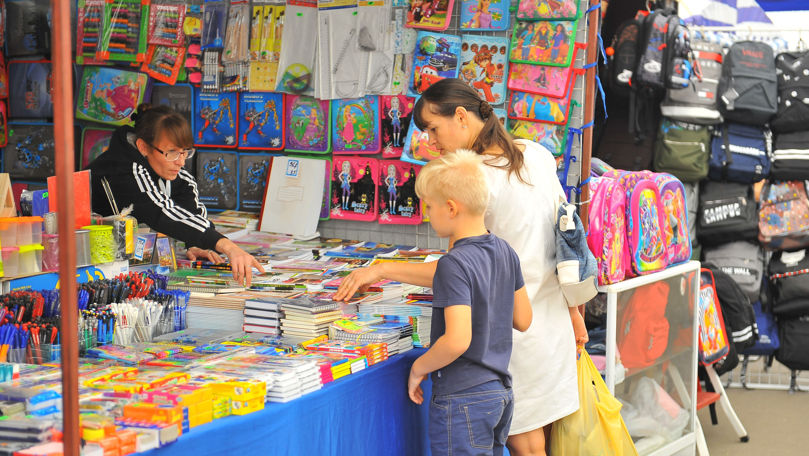 Родители штурмуют специализированные ярмарки к новому учебному году.