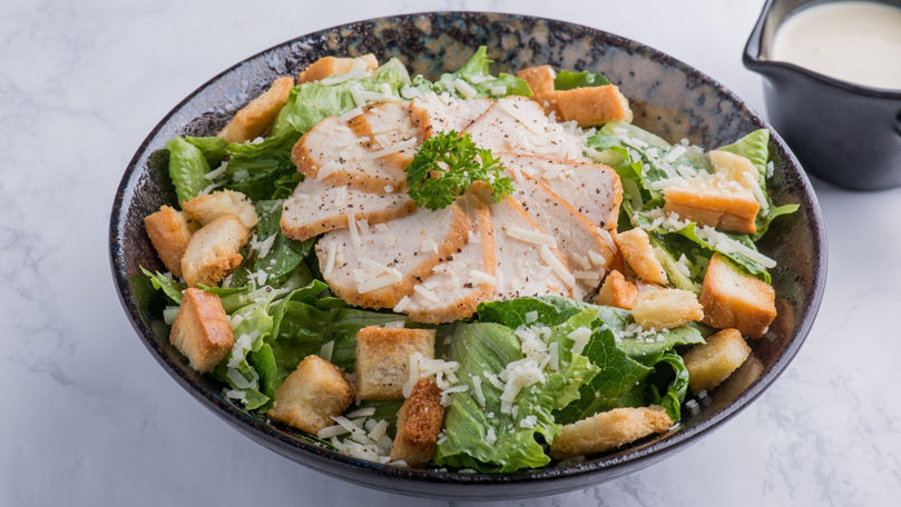 Salată Caesar: Rețeta uneia dintre cele mai celebre salate din lume
