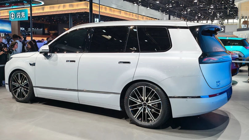 Электрический кроссовер BYD Sealion 08 показали в Пекине.